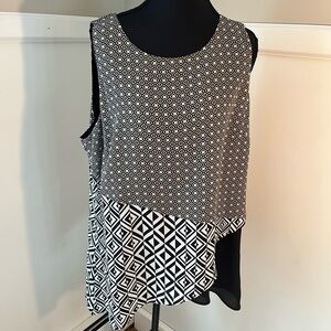 Dana Buchman Black, White, Beige Patterned Top